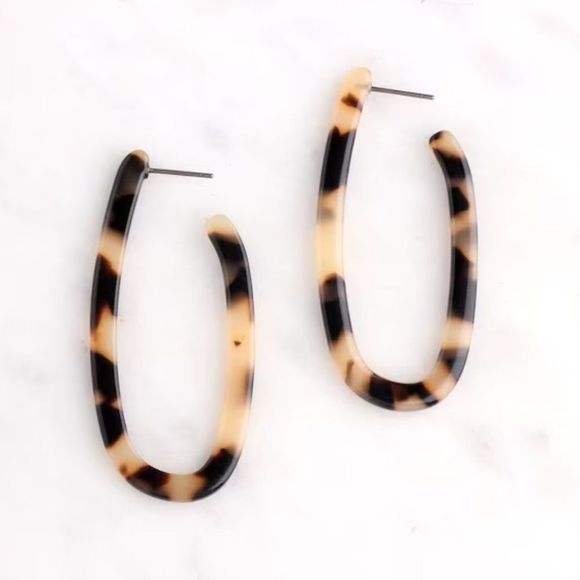 Blonde Tortoiseshell Open Oval Resin Hoop Earrings - Picture 2 of 4